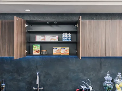 キッチン上部吊り戸棚