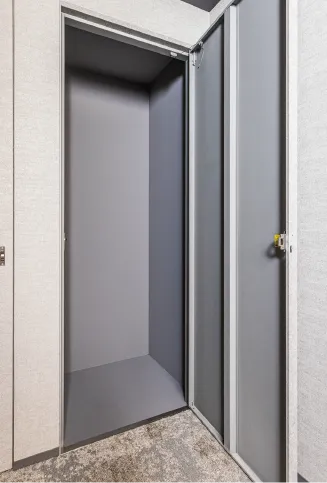 玄関前トランクルーム